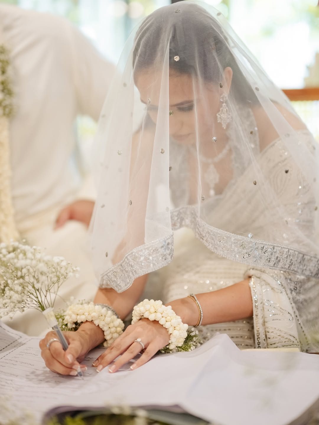 Luxury White Nikkah Dupatta Veil with Delicate Silver Detailing & Statement Border – Elegant Pakistani Muslim Bridal Wedding Dupatta - Image 2
