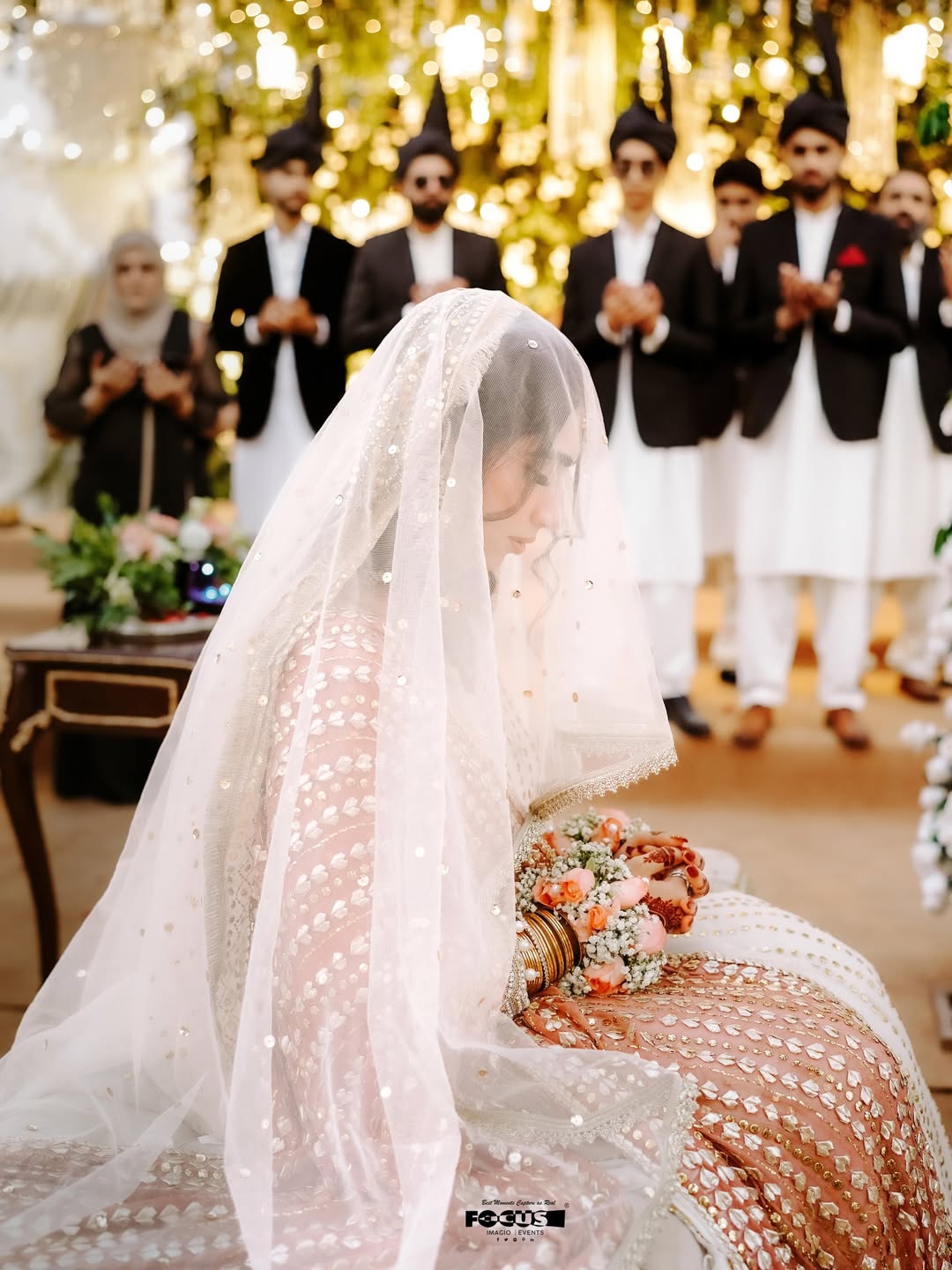Luxury White Nikkah Dupatta Veil with Delicate Gold Detailing & Elegant Border – Pakistani Muslim Bridal Wedding Dupatta - Image 3