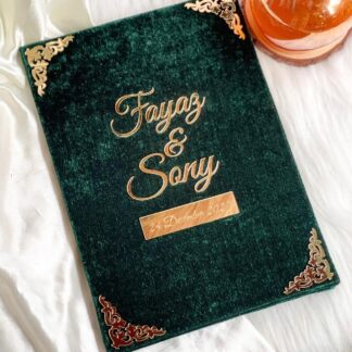 Personalized Emerald Green Velvet Nikkah Nama Folder – Luxury Custom Muslim Marriage Certificate Holder with Gold Names, Wedding Date & Elegant Pakistani Wedding Design
