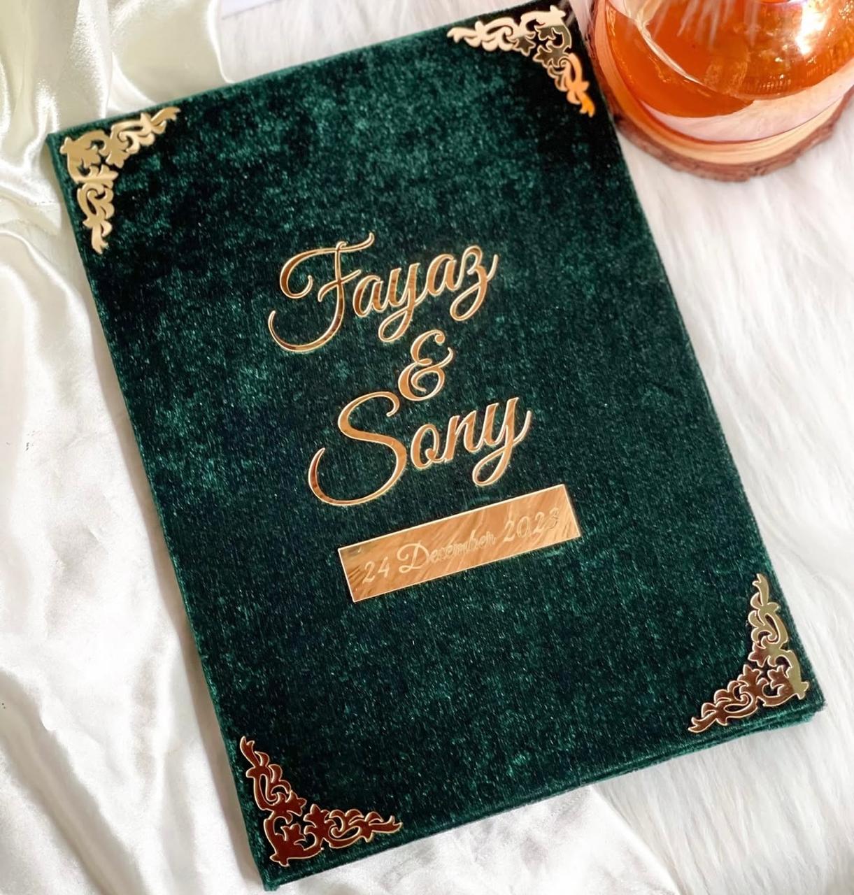 Personalized Emerald Green Velvet Nikkah Nama Folder – Luxury Custom Muslim Marriage Certificate Holder with Gold Names, Wedding Date & Elegant Pakistani Wedding Design